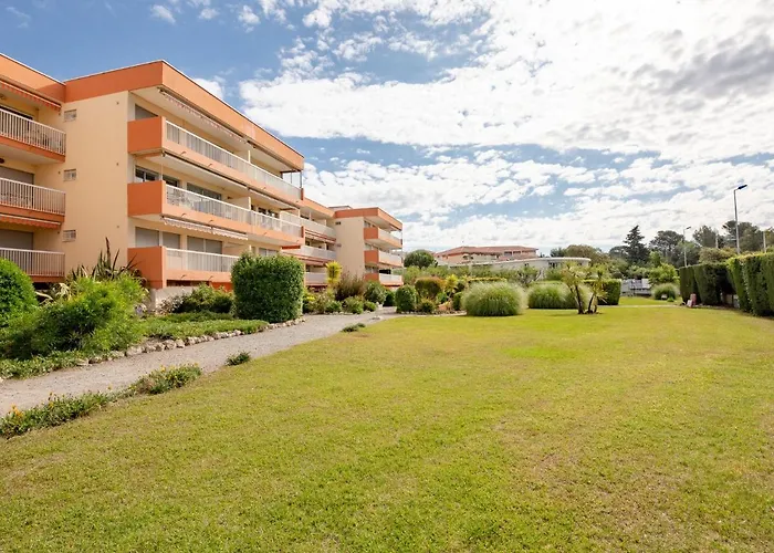 Les Gemeaux By Interhome Saint-Raphaël