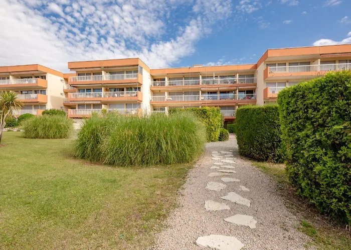 Les Gemeaux By Interhome Apartmán Saint-Raphaël